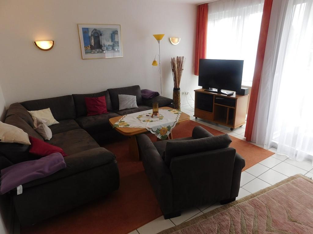 Ferienwohnung Kapitein Hooksiel Buitenkant foto